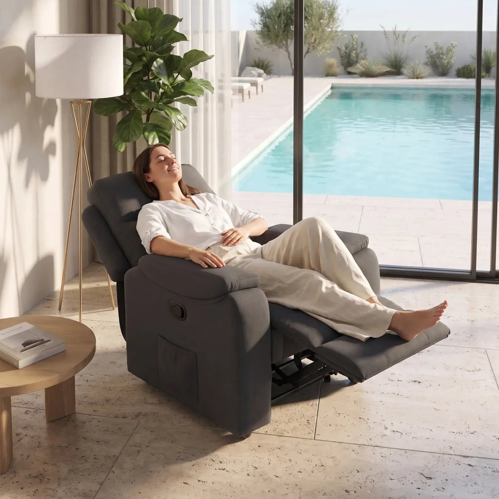 Fauteuil relax manuel massant en tissu, personne détendue en position inclinée à 135 degrés - Le Bon Massage