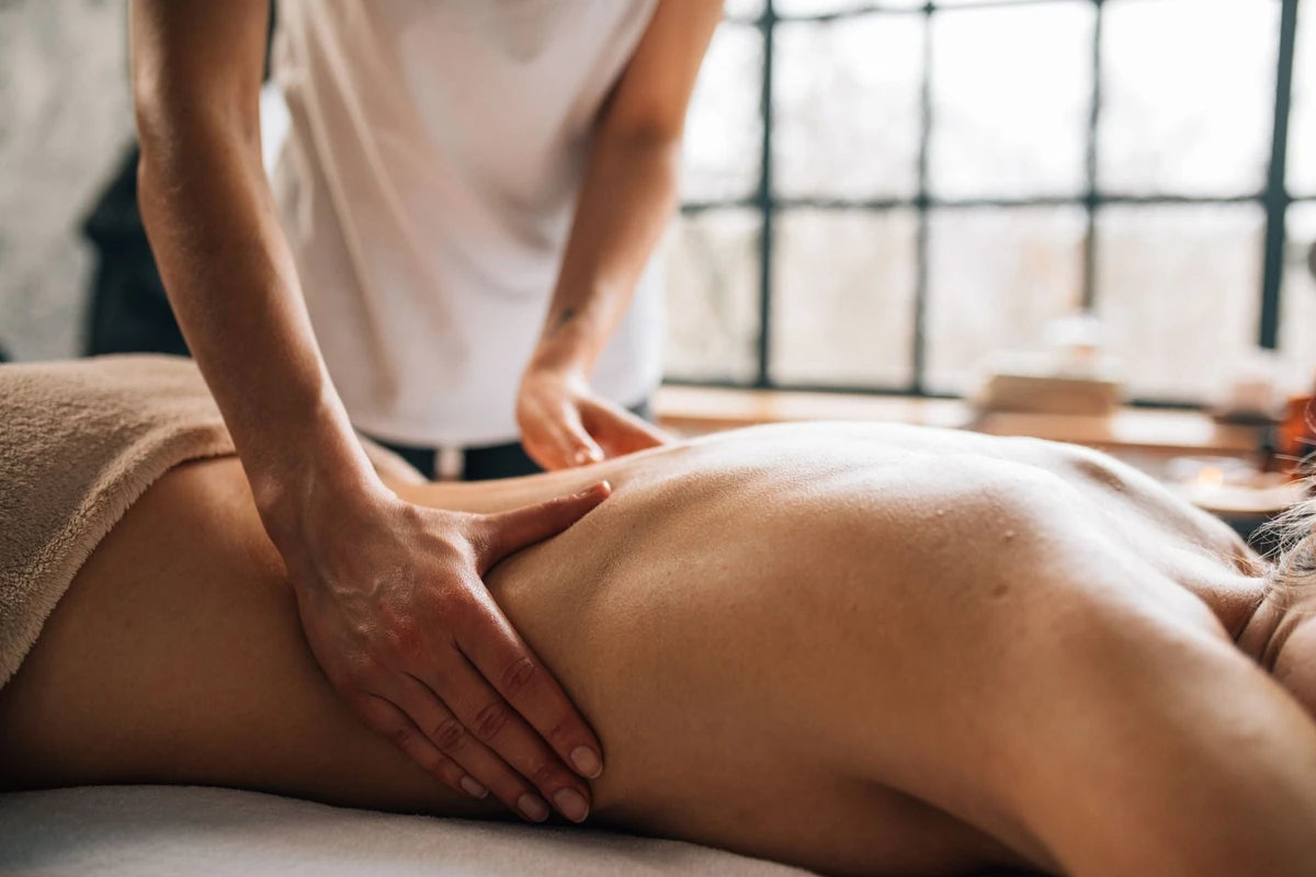 Massage du dos en cabinet, techniques manuelles - Le Bon Massage